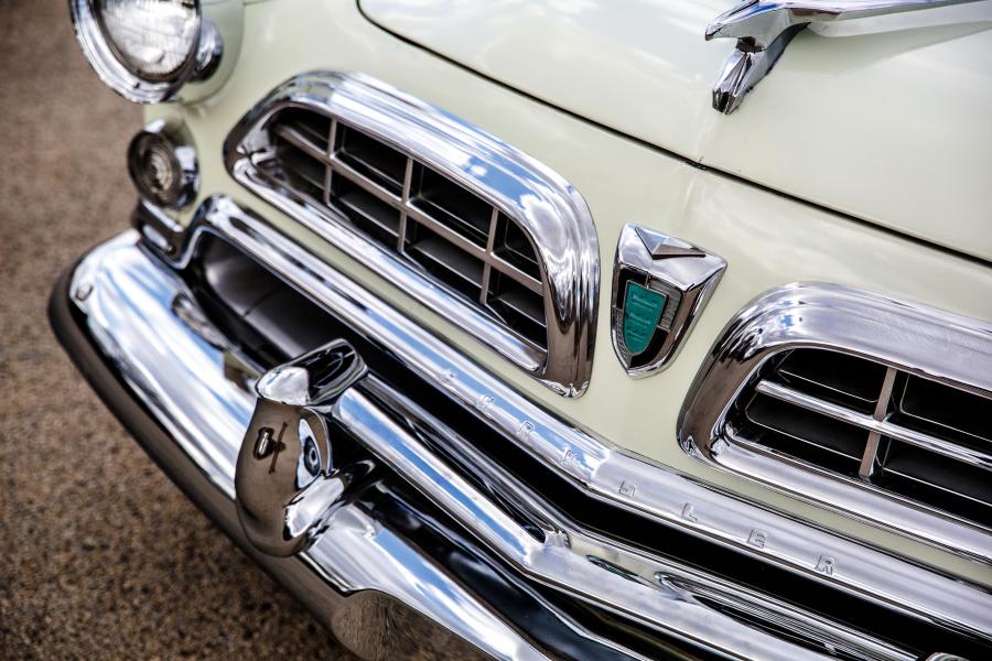 Детали экстерьера Chrysler Windsor Deluxe Sedan (C67) 1955 года  (фото 5 из 25)